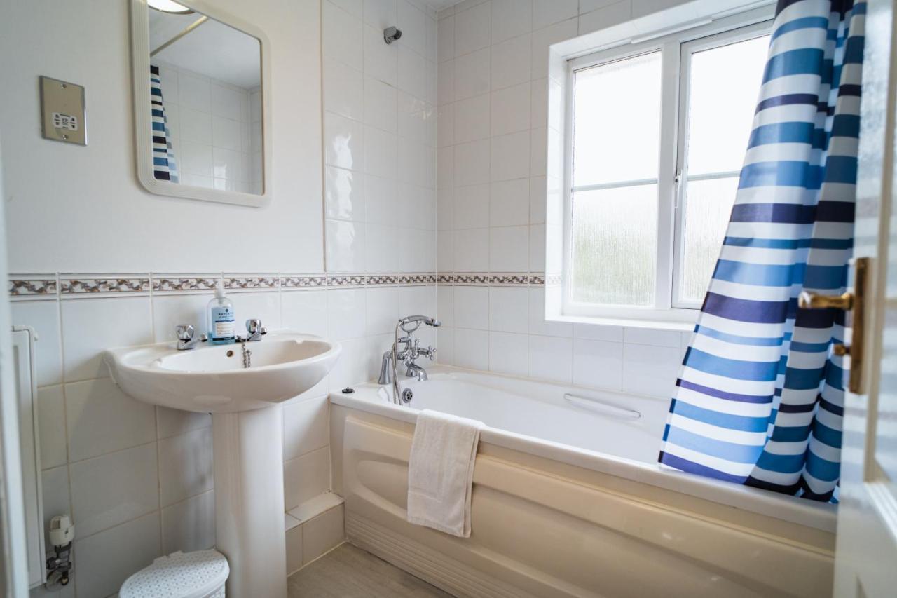 Beautiful Town House With Private Garden And Patio Villa Canford Magna Buitenkant foto
