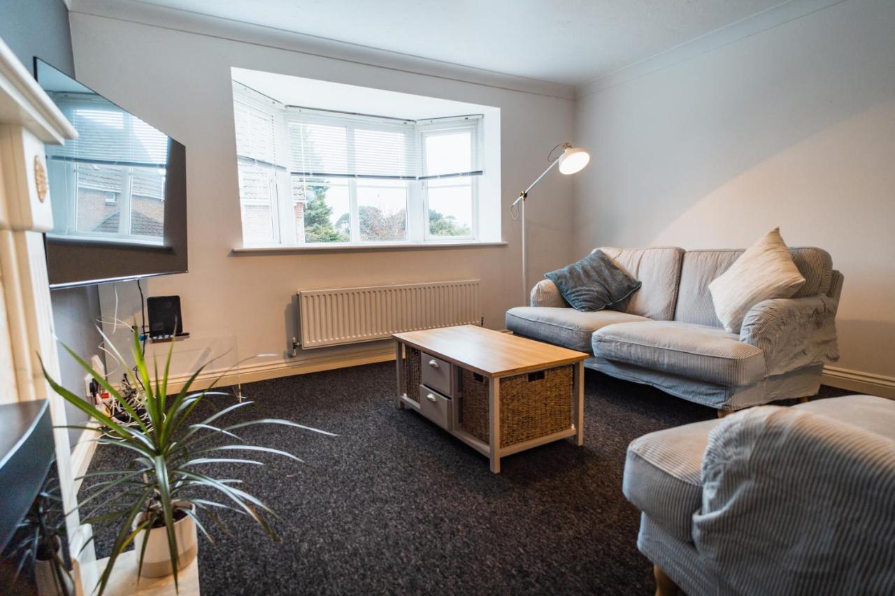 Beautiful Town House With Private Garden And Patio Villa Canford Magna Buitenkant foto